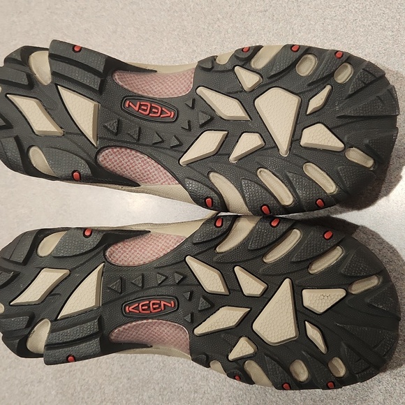 KEEN Hikers - Picture 4 of 4
